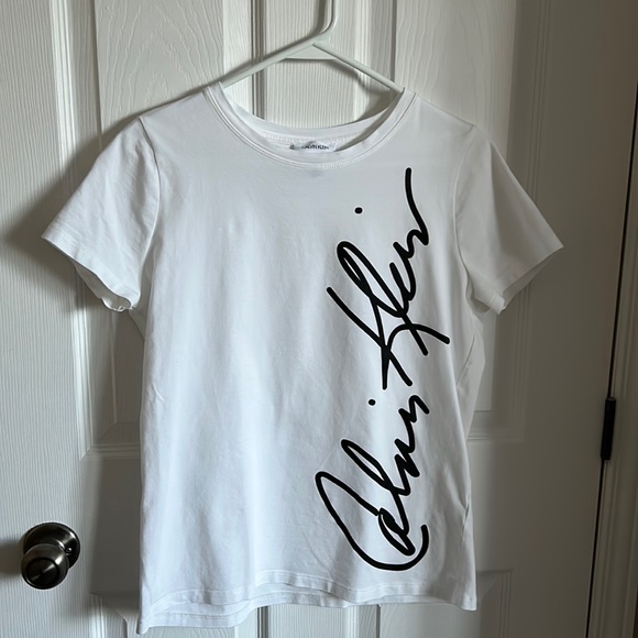 Women’s Calvin Klein t-shirt - Picture 1 of 2